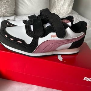 New! Never worn kids Puma Sneaker. Sz 3